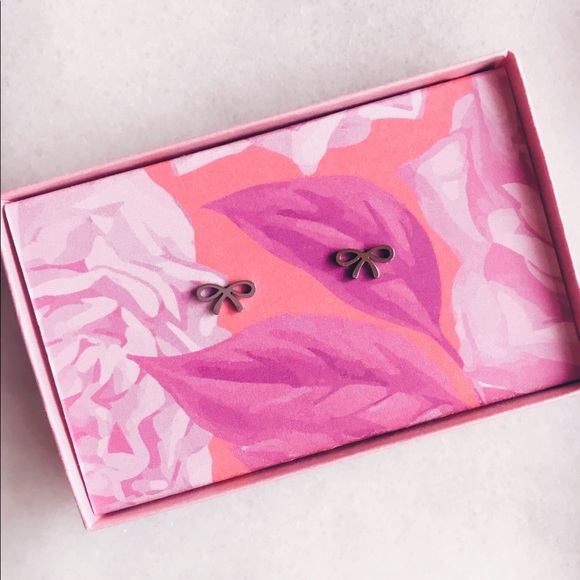 π Bow Tie Stainless Steel Earring Studs - Picture 2 of 3